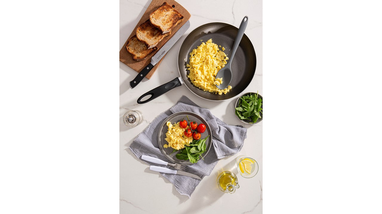 Brinox 9 pcs Ceramic Cookware Set with 26 cm Casserole Non-stick - easy to cook and clean.